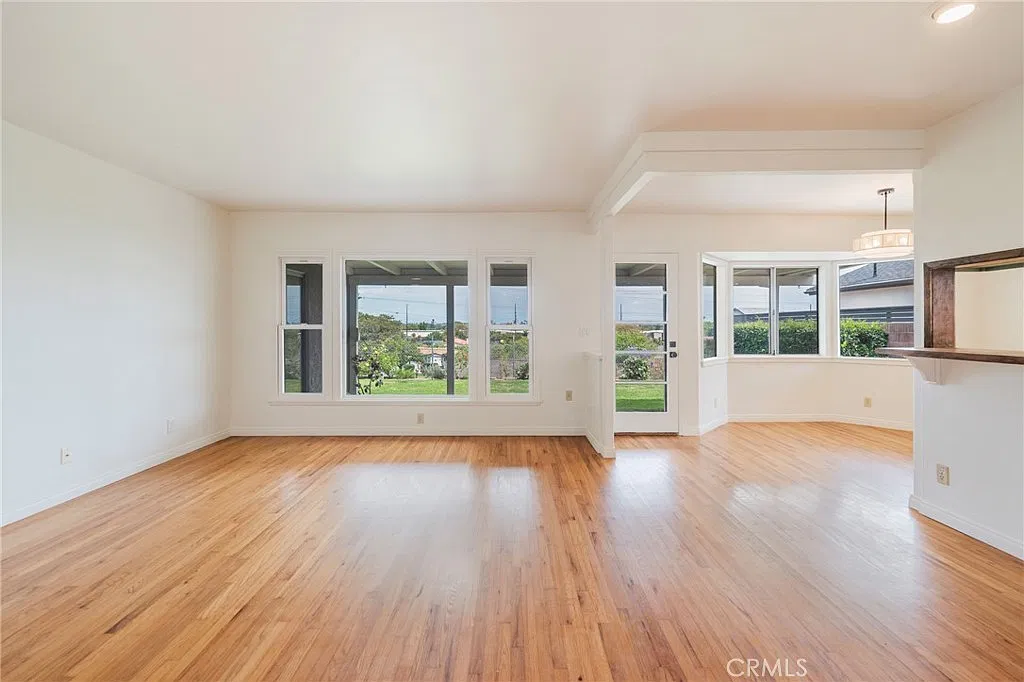 3 bed, 1244 sqft, $5,250 — Photo 4