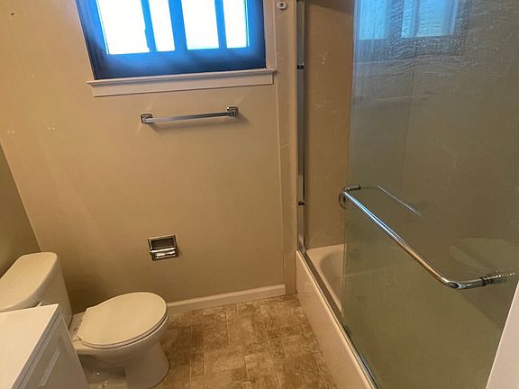 5th image of 823 Hensley Ave #16
