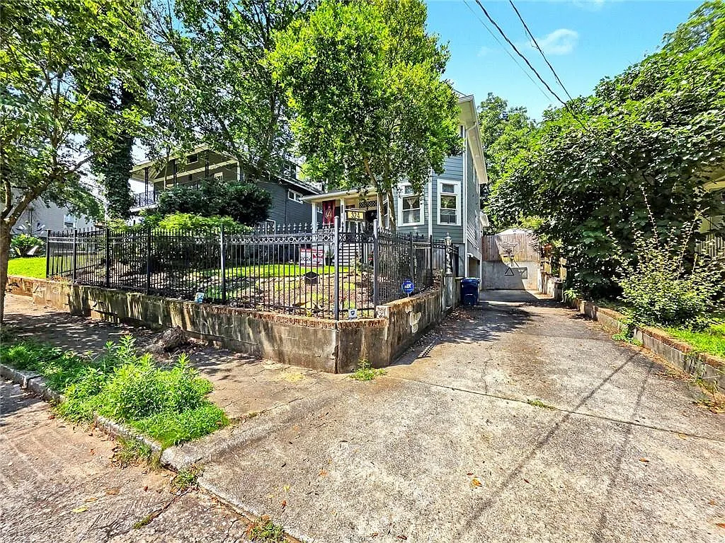 3 bed, 3.0 bath, 2080 sqft, $4,800 — Photo 2