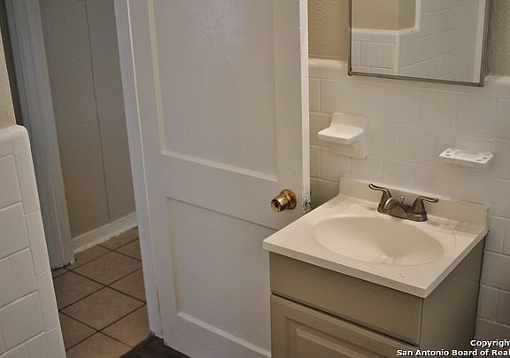 5th image of 223 Charcliff Dr