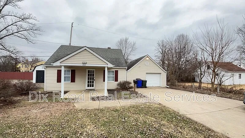 2 bed, 1.0 bath, 907 sqft, $1,095 — Photo 1