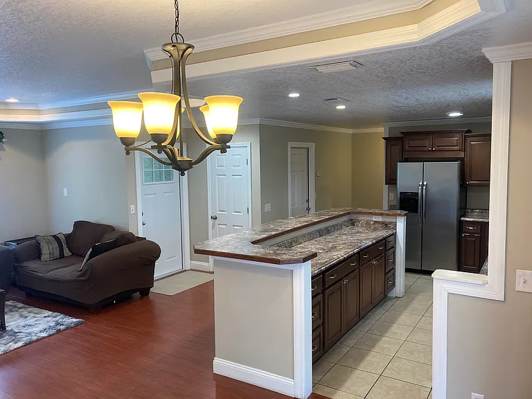 115 Kendale Dr — Photo 3