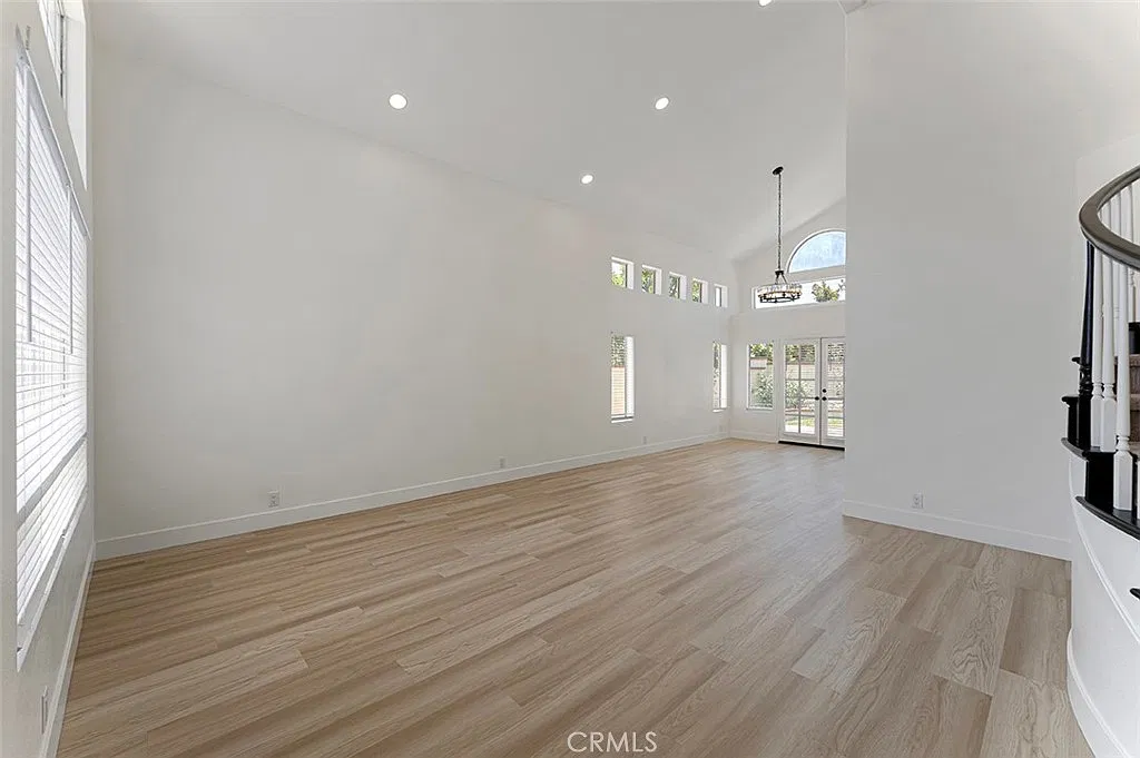 5 bed, 2888 sqft, $6,550 — Photo 4