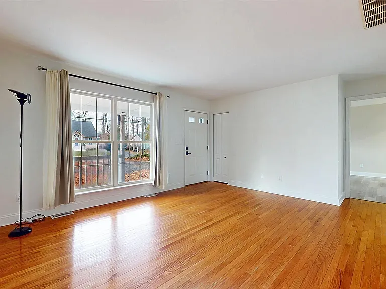 450 Redwood Ave — Photo 15