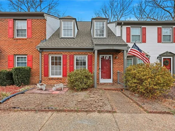 125 Wellesley Dr, Newport News, VA 23606