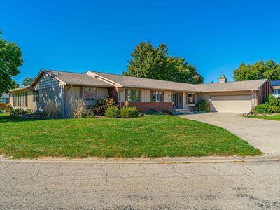 102 Crestwood Dr, Lincoln, IL, 62656