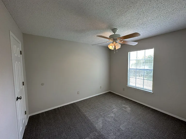 1306 Crescent St — Photo 18