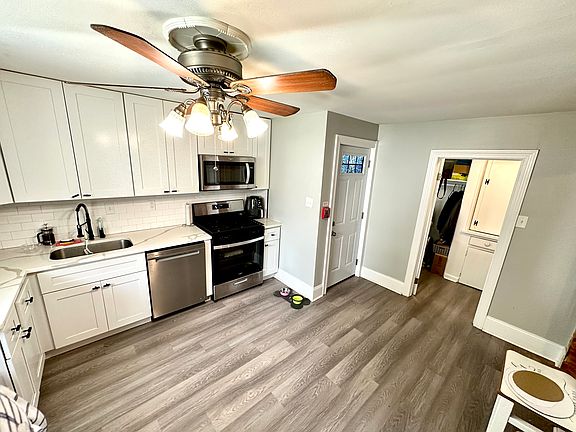 3rd image of 525 Leverington Ave #1R