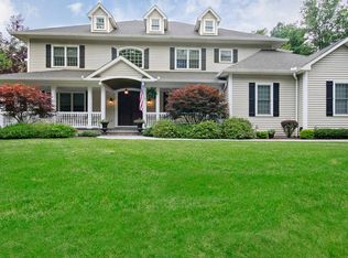 105 Millwood Ln, Hawley, PA 18428