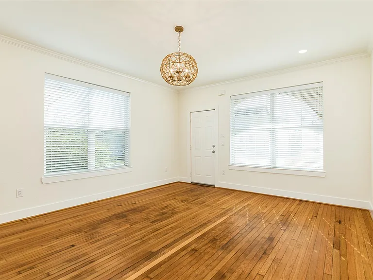 2516 Avenue K #1 — Photo 3