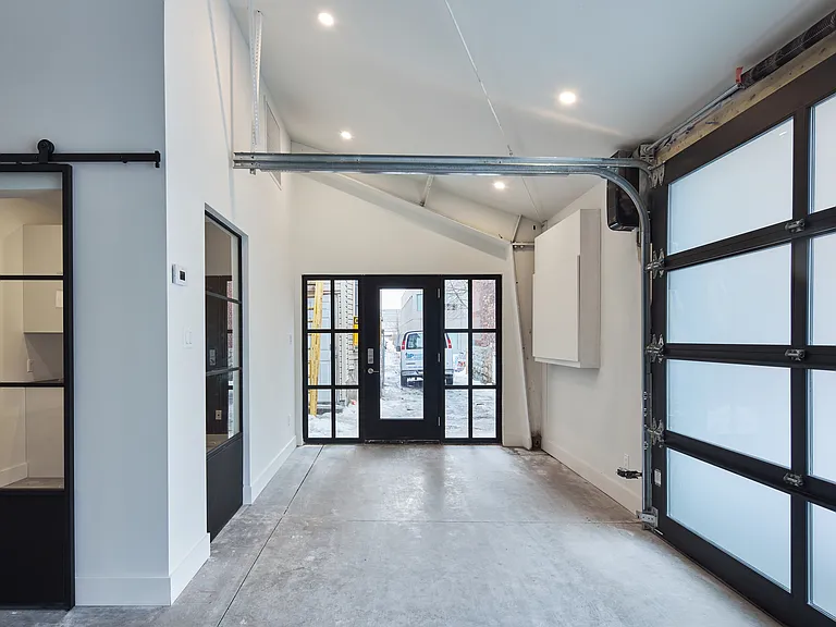 329 Catherine St — Photo 8