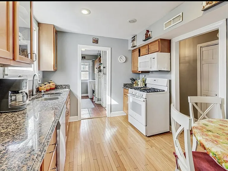65 E Medill Ave — Photo 4
