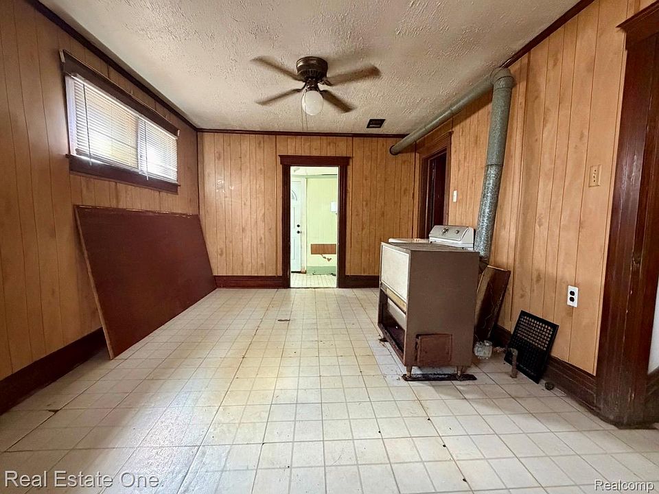 56 E Henry St, photo 7