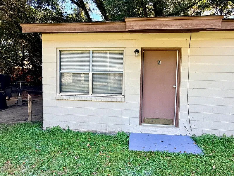 Studio, 1040 sqft, $850 — Photo 1