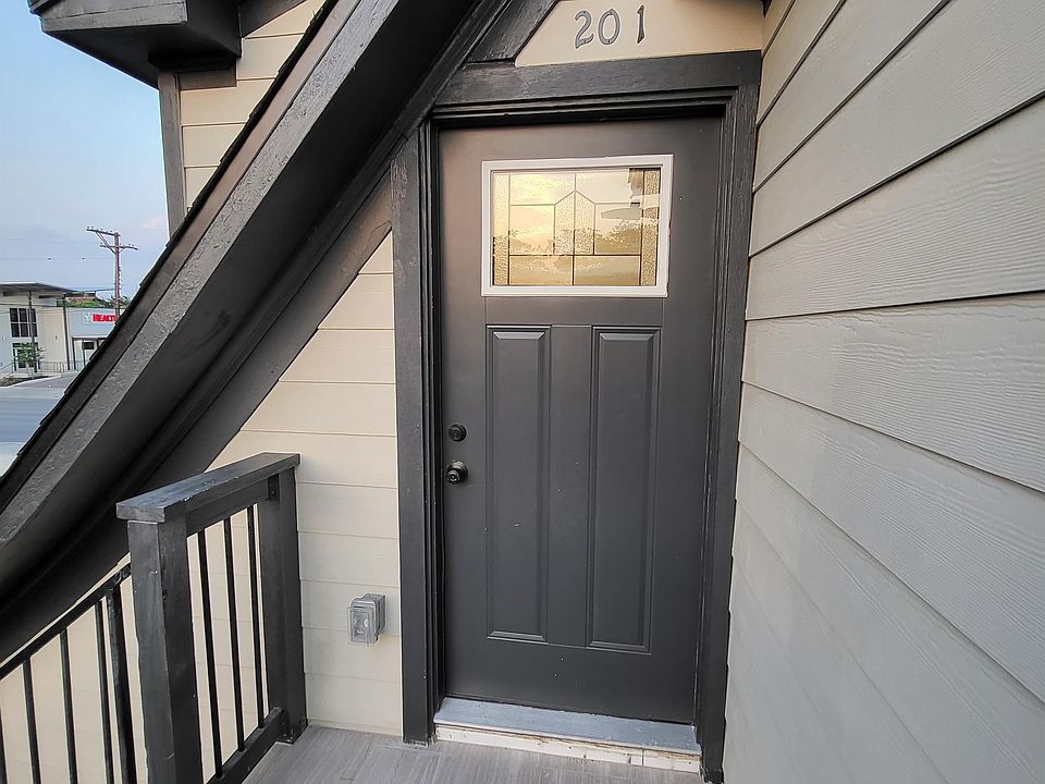 1st image of 647 Hammond Ave #201