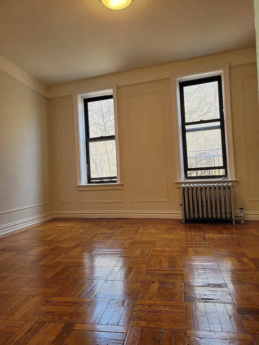 110 Seaman Avenue — Photo 2