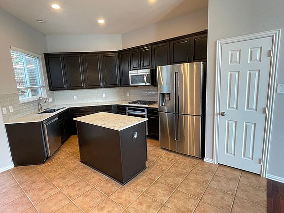 4th image of 5720 Hidden Creek Ln