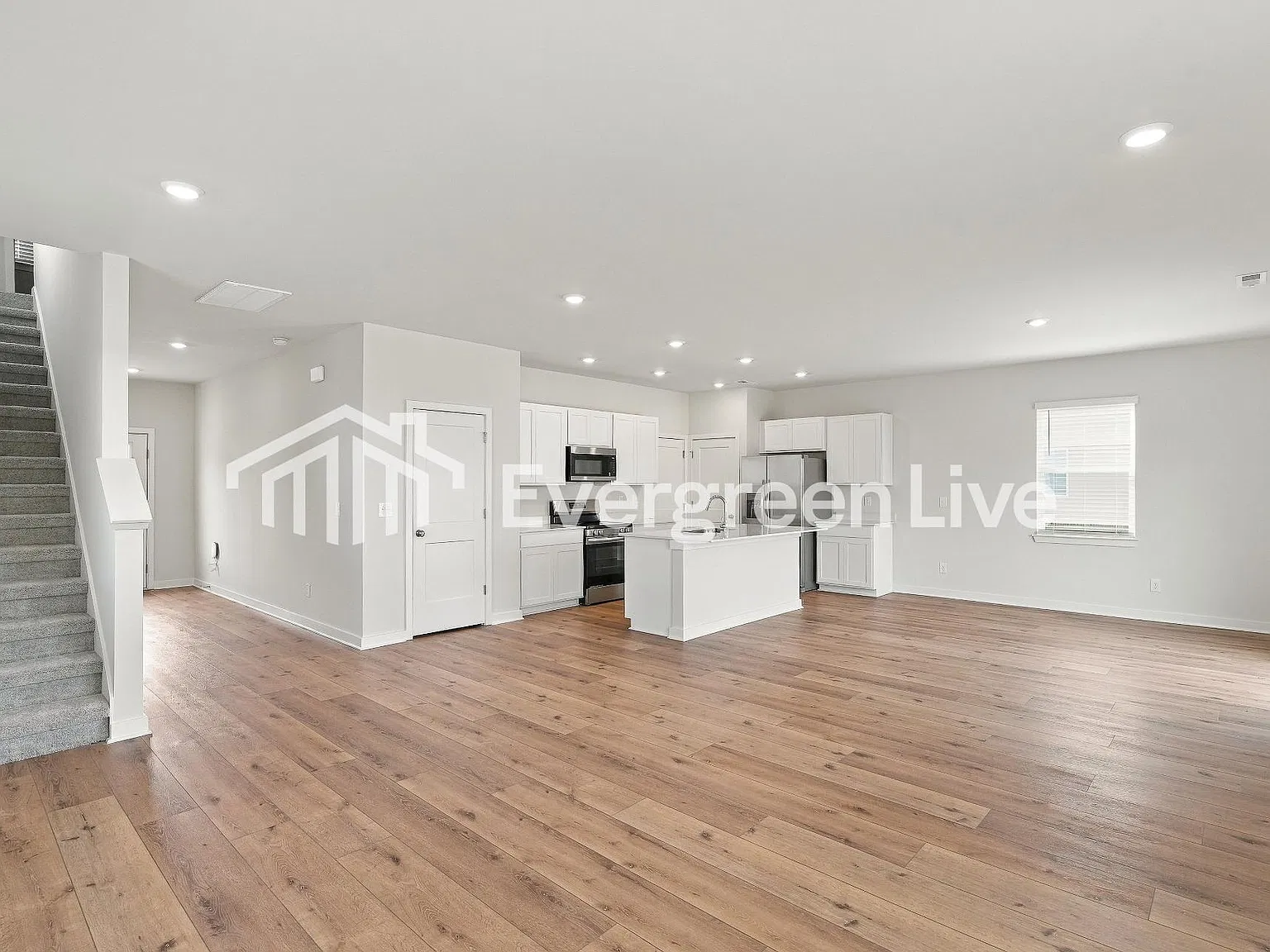 4 bed, 2.5 bath, 2011 sqft, $1,850 — Photo 3