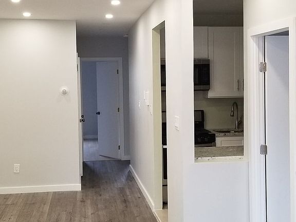 4th image of 686 Lexington Ave #3A