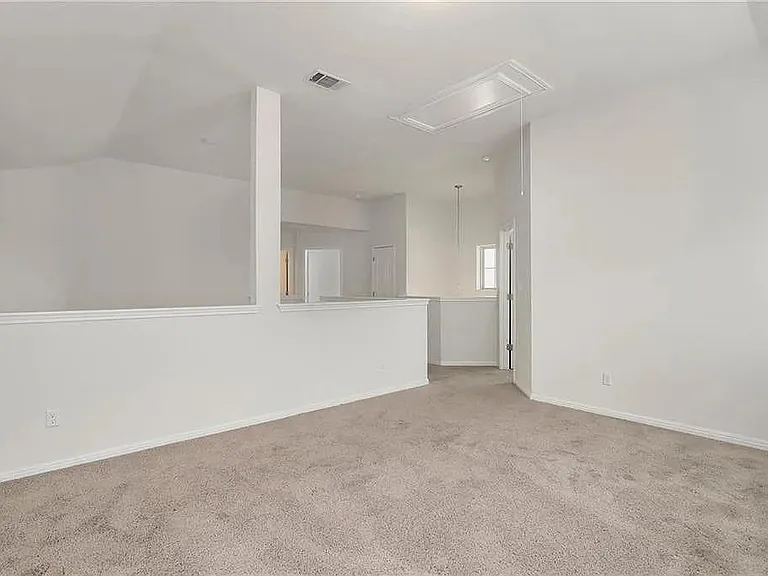 541 Palmilla St — Photo 17