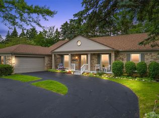 1166 Hickory Hill Dr, Rochester Hills, MI