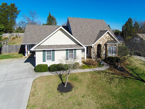 3rd image of 830 Somerset Dr