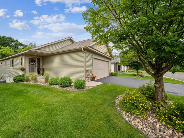 2326 Rangeview Ln, River Falls, WI 54022