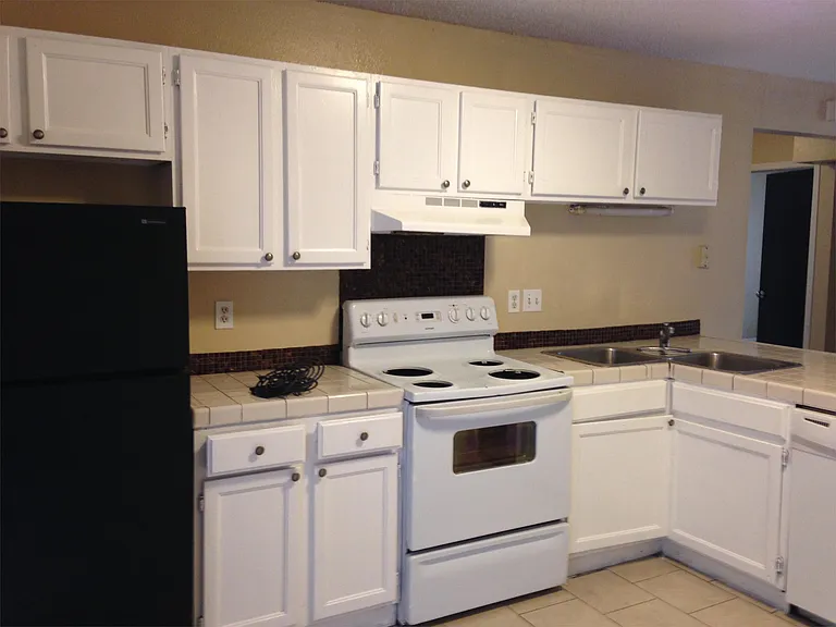 1128 Mazatlan Cir #B — Photo 6