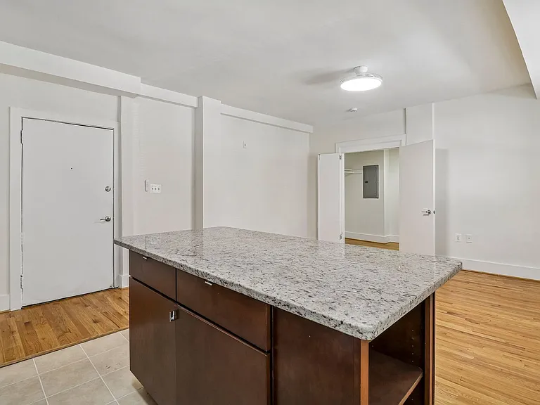 NEW QUIN APARTMENTS — Photo 37