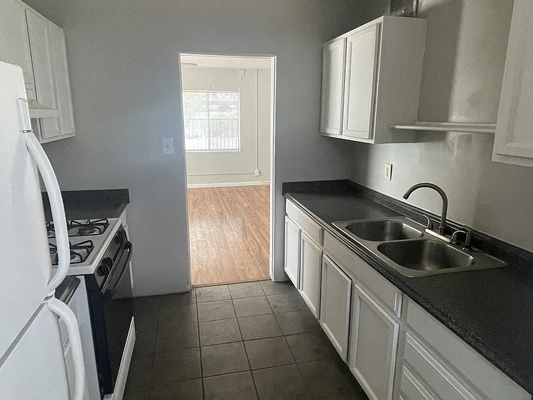 1226 W Roosevelt St — Photo 9