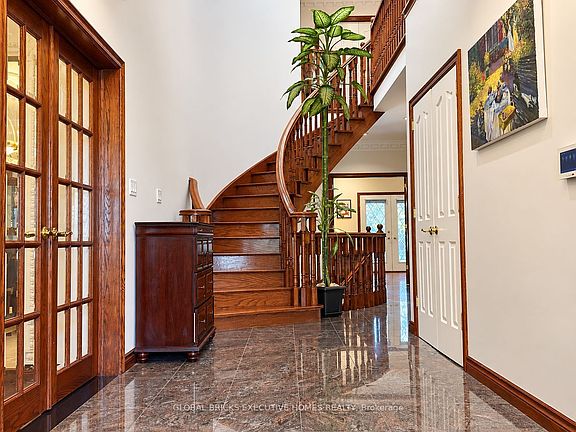 4th image of 375 Princess Ave