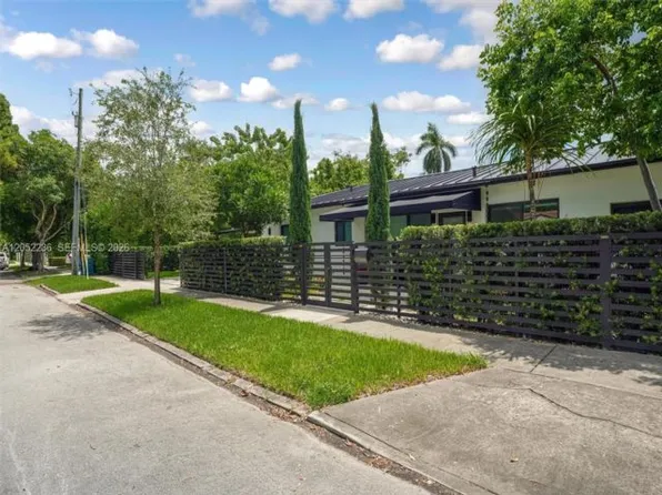 2484 SW 25th St, Miami, FL 33133