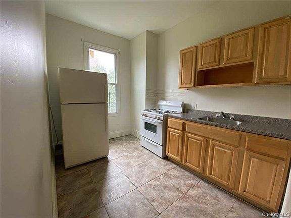 4th image of 1320 Clay Avenue