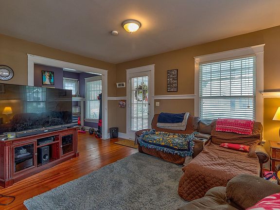 5th image of 523 Lewis Ave