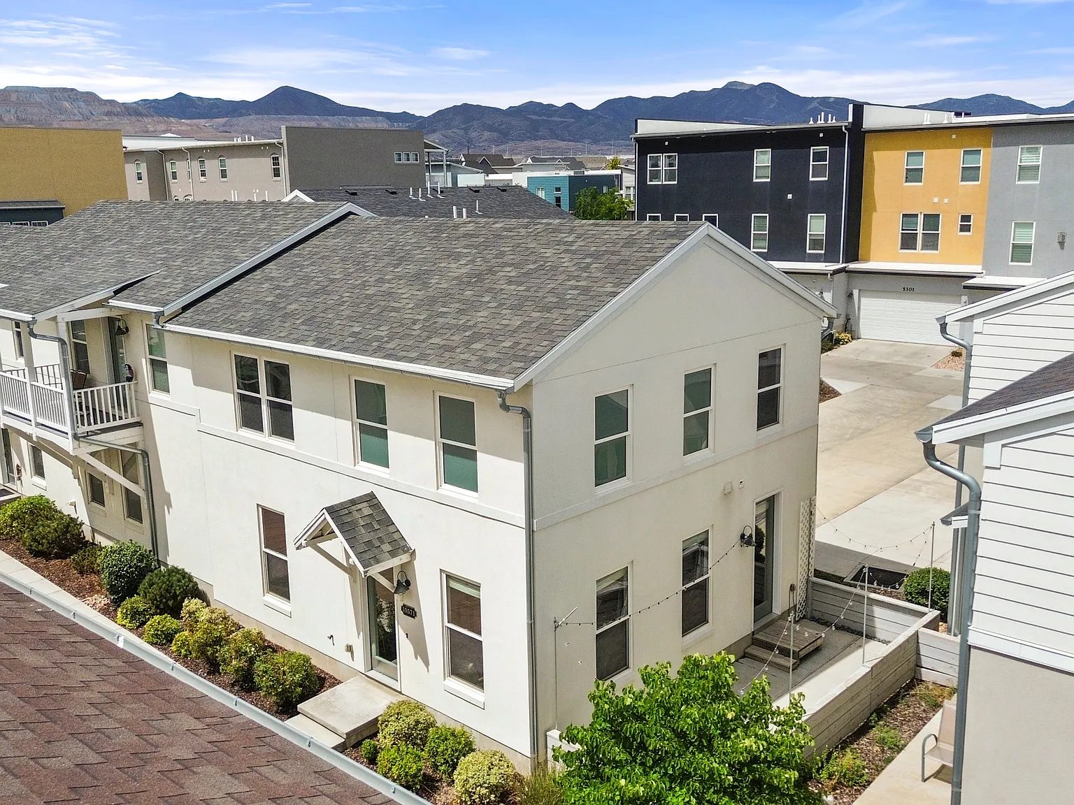 1 bed, 1.5 bath, 1062 sqft, $1,950 — Photo 2