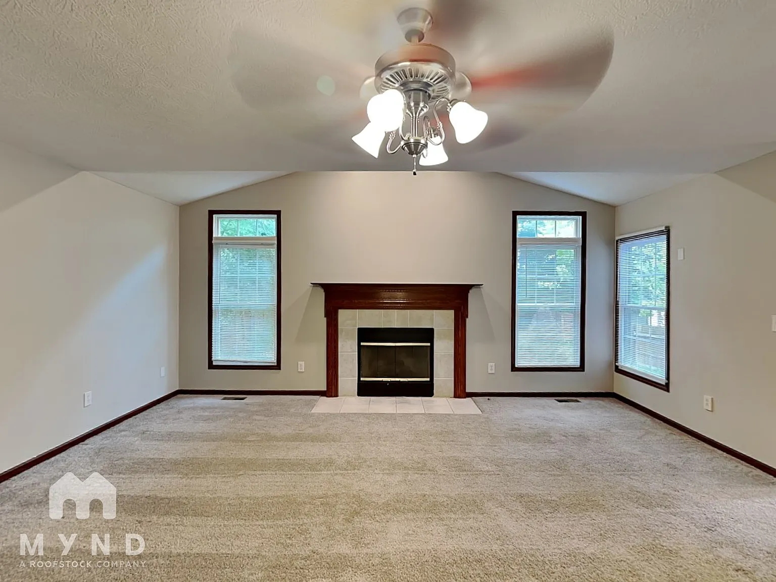 4 bed, 2.5 bath, 2417 sqft, $2,874 — Photo 3