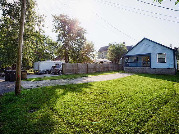 2nd image of 217 E Baxter Ave