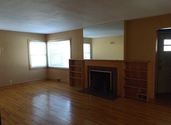 4th image of 3121 S 33rd St