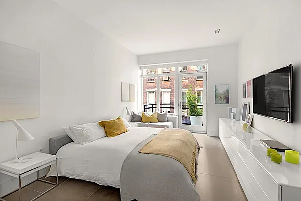 Sold by Triplemint | media 17