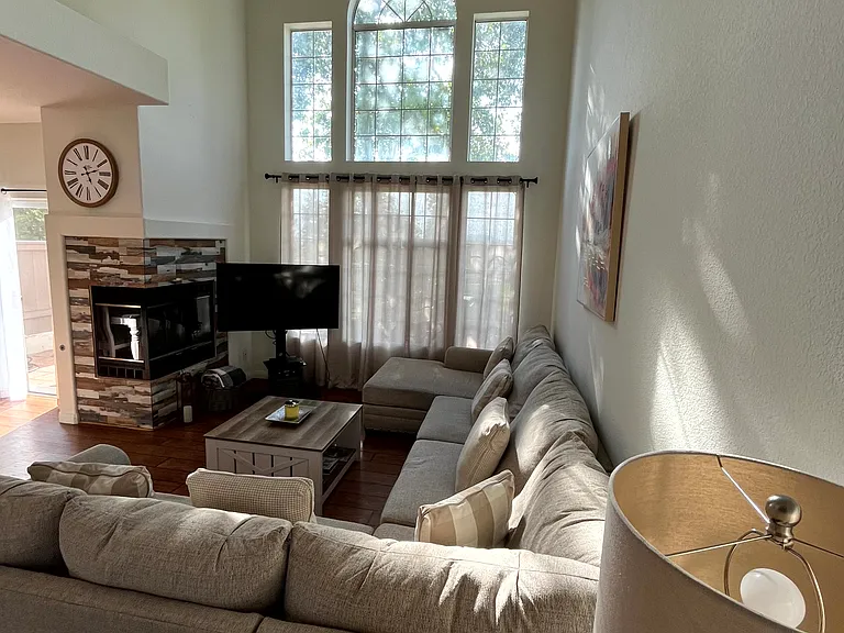 1888 Matin Cir — Photo 7