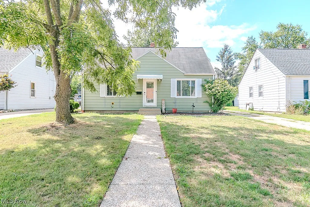 25530 Richards Ave photo 1