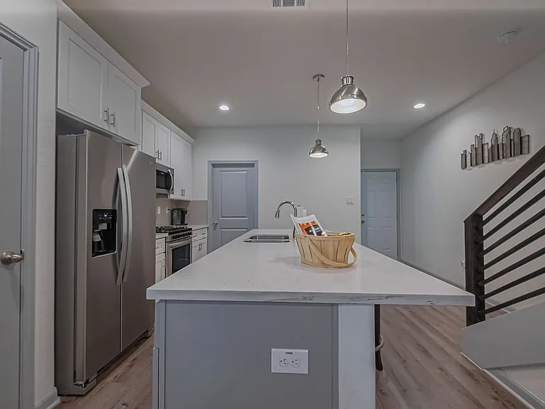 3540 Rebecca St — Photo 6