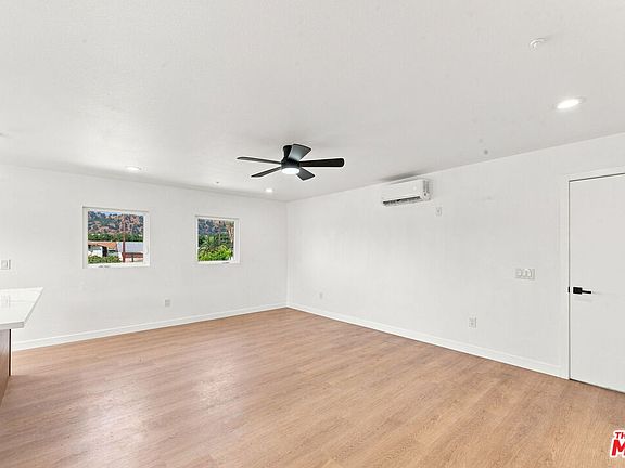 5th image of 577 Westholme Ave #28