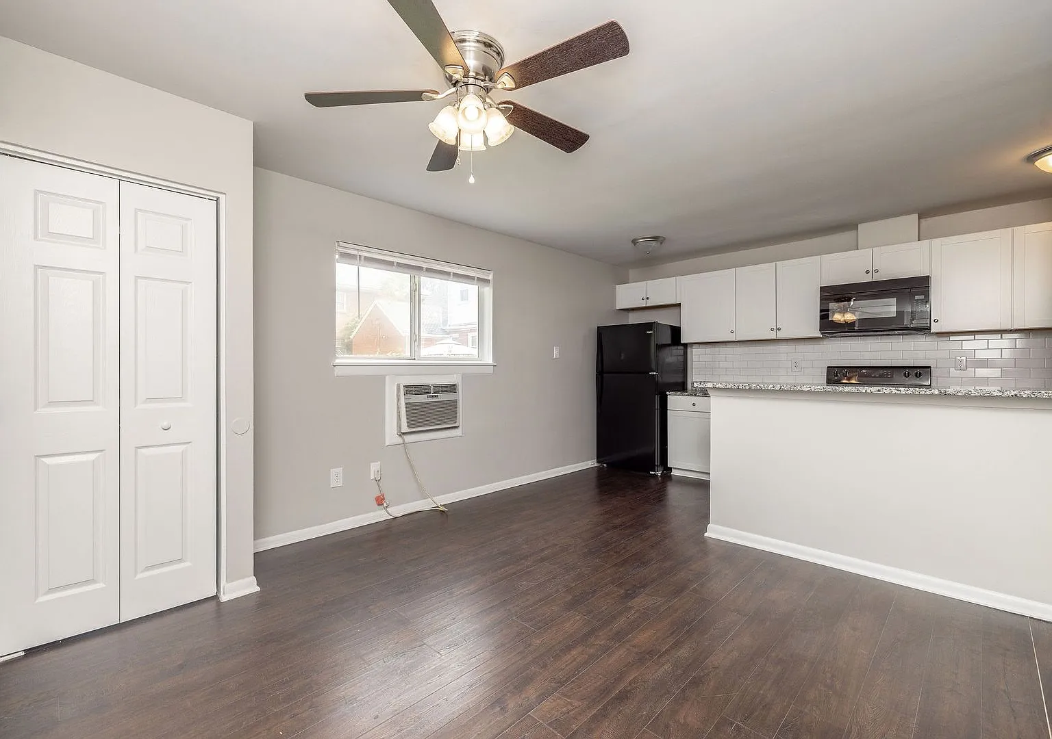 4306 Chamberlayne Ave — Photo 2