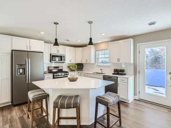 2147 Bay Dr, Lino Lakes, MN 55038