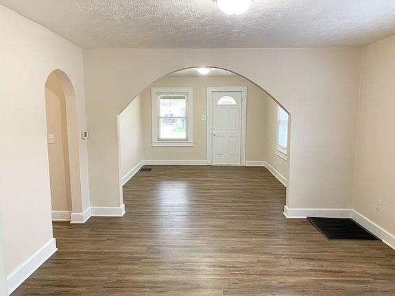 3rd image of 480 S Luett Ave