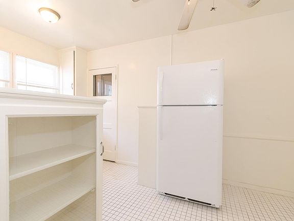 4th image of 11101 Camarillo St #11103-1/4