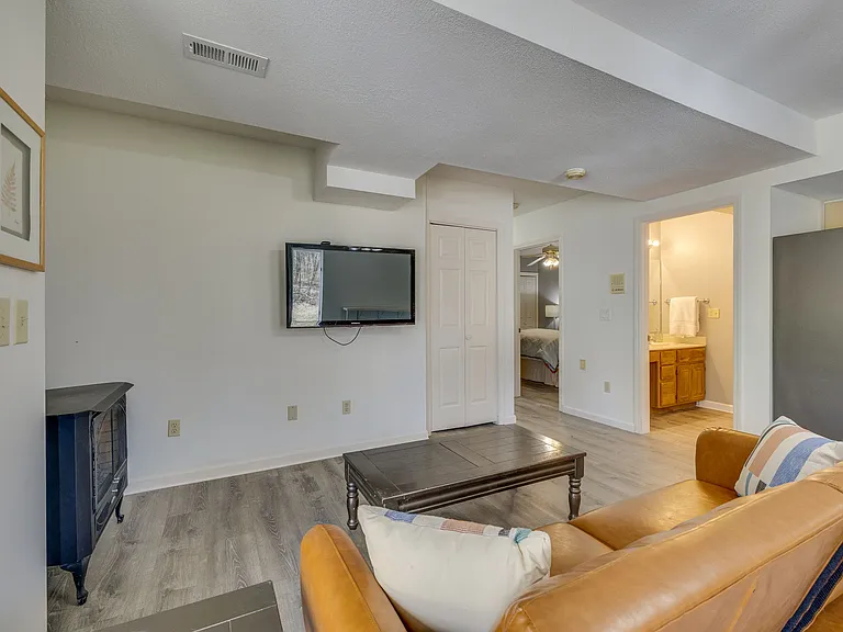 5009 Emerald Dr #2 — Photo 3