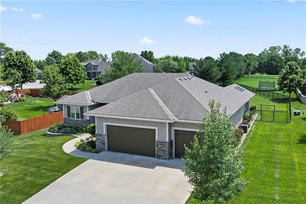 1404 SE Woodbine Dr, Blue Springs, MO 64014 | Zillow