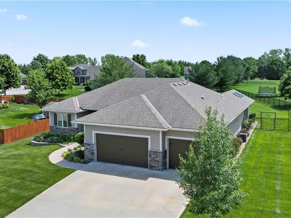 1404 SE Woodbine Dr, Blue Springs, MO 64014